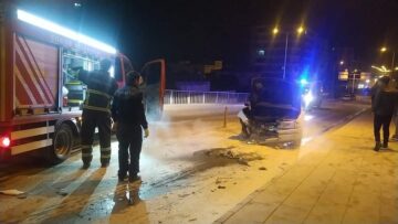 Otomobiller kafa kafaya çarpıştı!