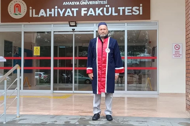 50 yaşında üniversite birincisi oldu