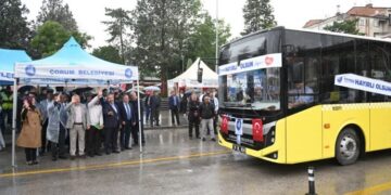 Yeni otobüsler hizmete başladı