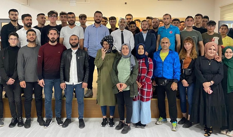 Tügvalı gençlerle bir araya geldi