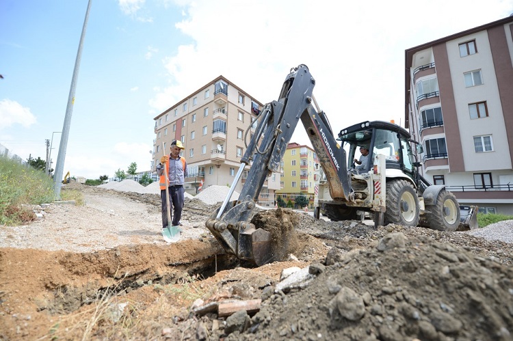 Altyapı çalışmaları devam ediyor