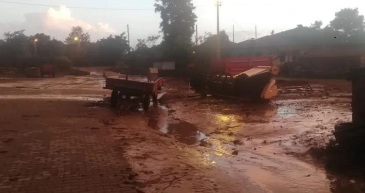 Kula Köyü sular altında kaldı
