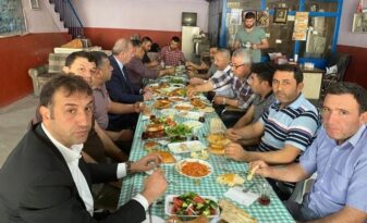  Şahiner esnafla kahvaltıda buluştu