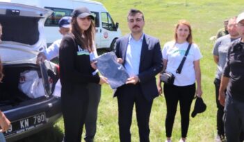 Kaymakam Atış’tan öğrencilere ödül!