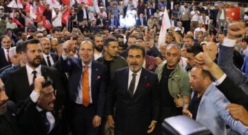 Erbakan, partimiz iktidara yürüyor!