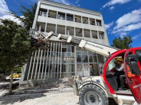 Halk Bankası yıkılmaya başlandı