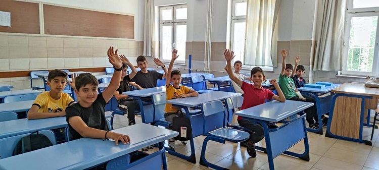 700 öğrenci yaz okuluna başladı!