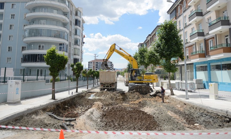 Mahmutevler caddesi yenileniyor