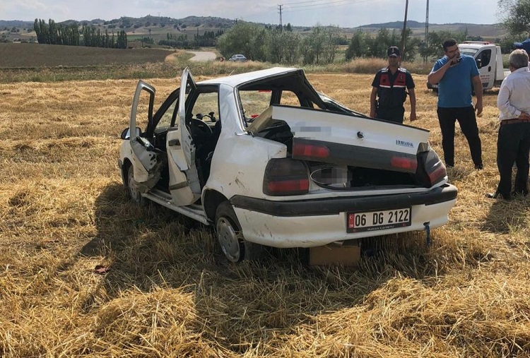 Kontrolden çıkarak tarlaya uçtu!
