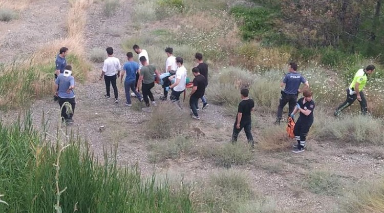 Motosiklet uçuruma yuvarlandı!