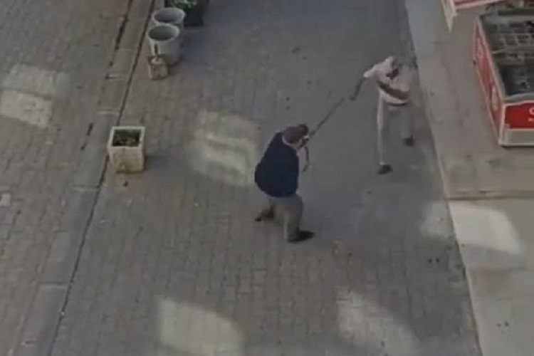 Akrabasının dükkanını kurşunladı!