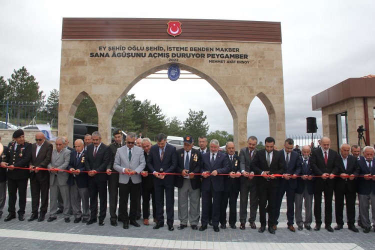 Çorum Şehitliği ziyarete açıldı!