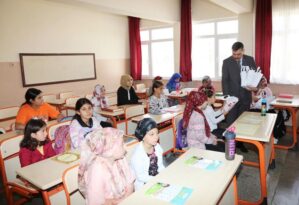 Vali Tügva Yaz okulunu ziyaret etti