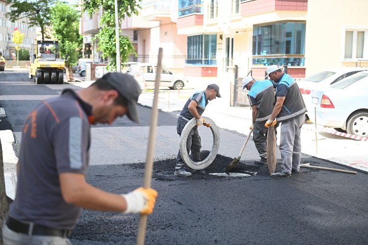 Asfaltlama çalışmaları devam ediyor