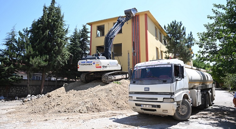 Kur’an kursunun yıkımına başlandı