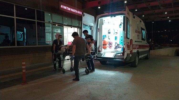 Takla atan otomobil alev aldı