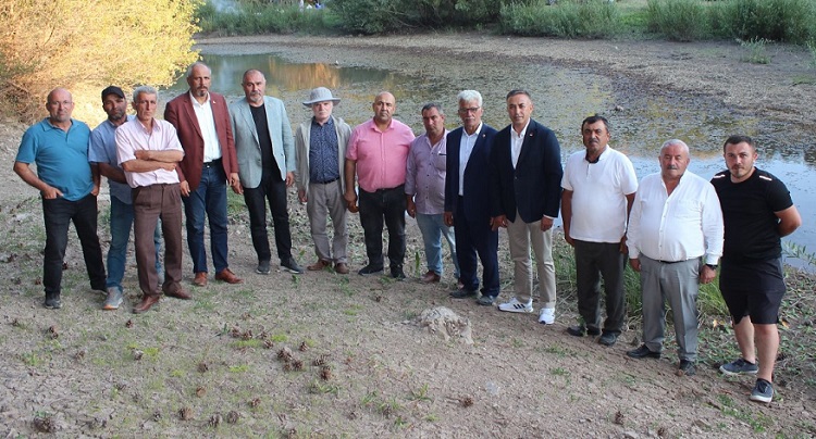 Köy halkı yol ve su istiyor!
