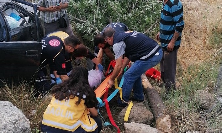 Kontrolden çıkarak şarampole devrildi