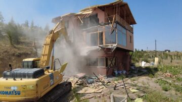 Çorum’da kaçak yapılar yıkıldı!