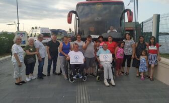 Üyelerine günübirlik tatil yaptırdılar