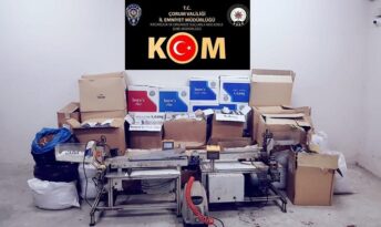 Kaçak sigara basıp satıyordu!
