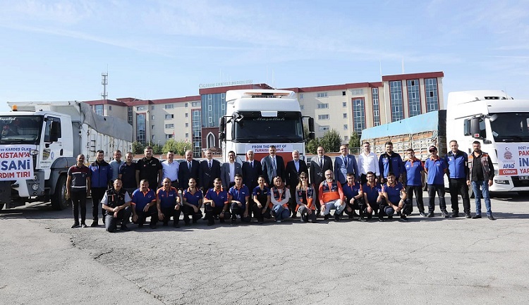 Pakistan yardım tırları yola çıktı