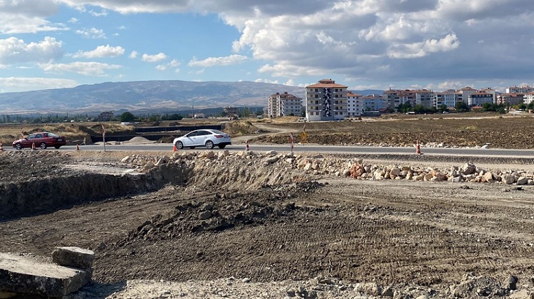 Çevre yolu kavşağı yıl sonuna bitecek!