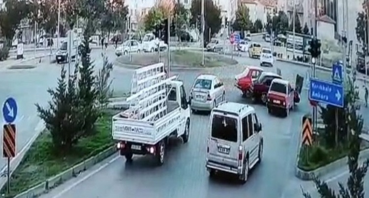 Zincirleme kaza kameraya yansıdı!