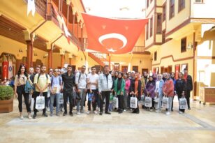 Öğrenciler Veli Paşa Hanı’nı gezdi