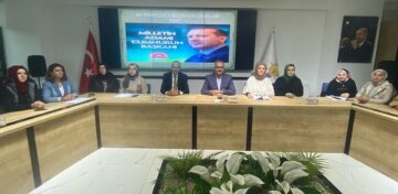 Başkan’dan Ak kadınlara övgü