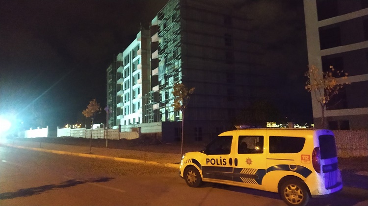 İnşaattan kendini boşluğa bıraktı!