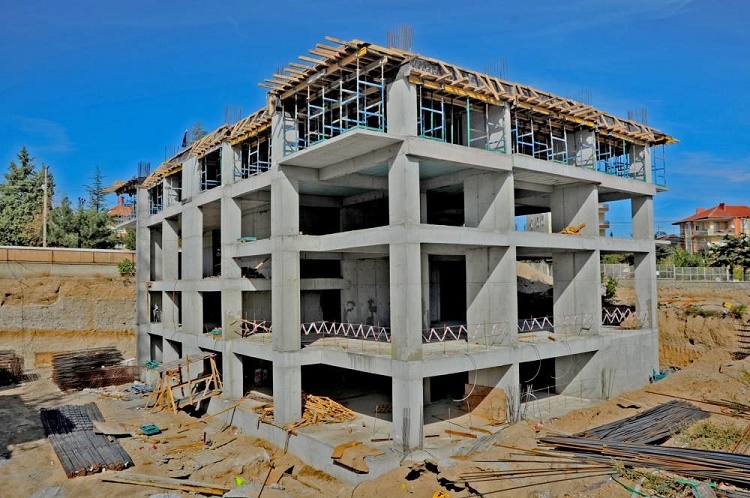 İnşaattan 5 ton demir çaldılar!