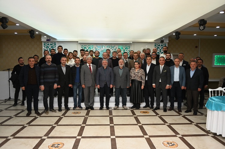 Emekleri geçenlere plaket verildi