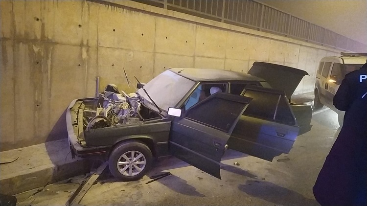 Önce duvara vurdu sonra yandı!