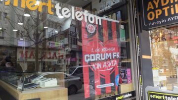 Belediye Çorum FK bayrağı dağıttı