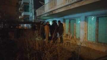 Eşinin gözü önünde hayatına son verdi