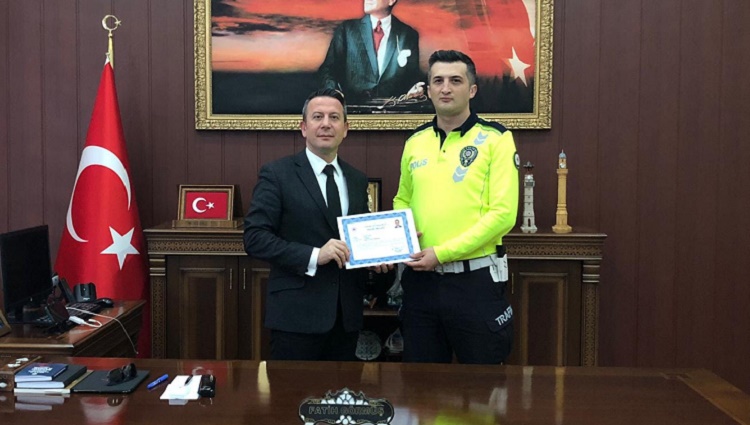 Kahraman polise başarı belgesi
