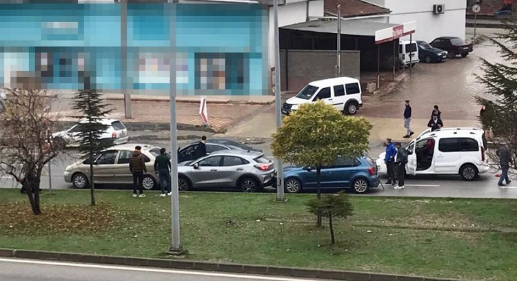 Kazada 6 araç birbirine girdi!