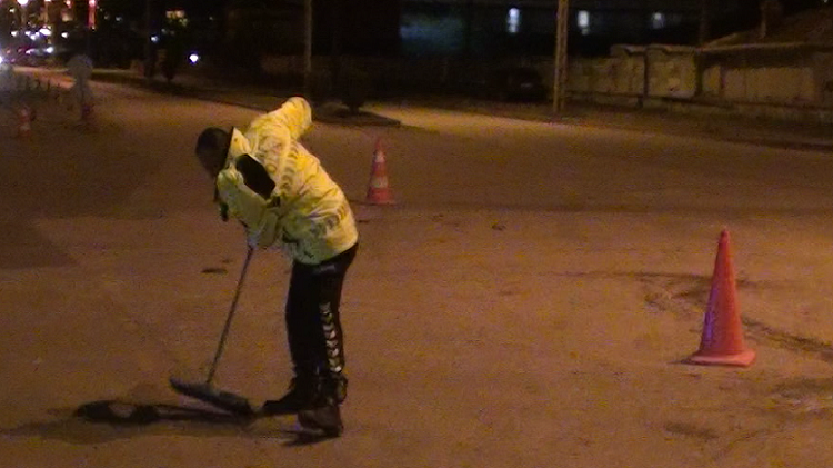 Trafik polislerinden örnek davranış