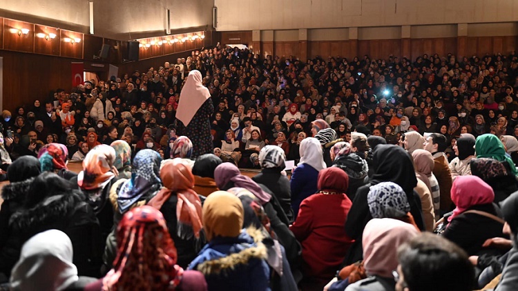 Saliha Erdim’e Çorum’da yoğun ilgi