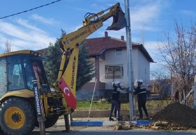 Seyirtepe alanı aydınlatılıyor
