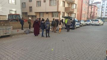 Bisiklet süren çocuğa araç çarptı!