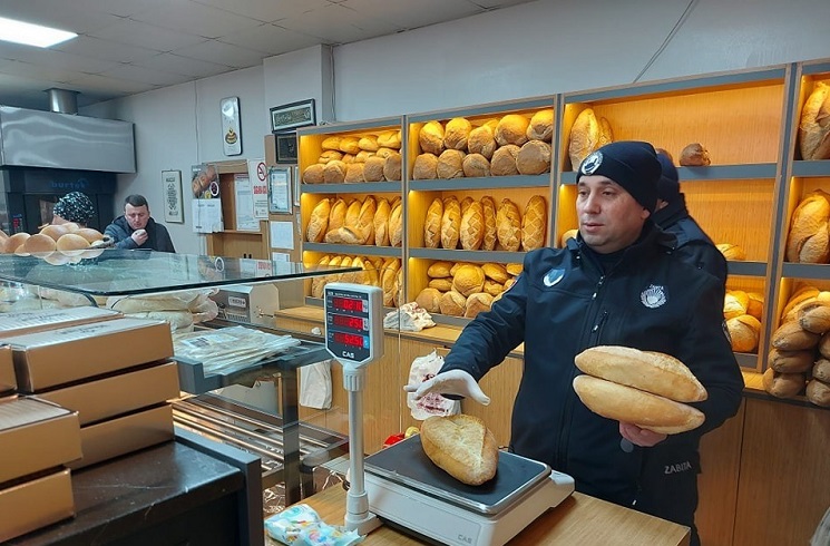 Zabıta ekipleri fırınları denetledi