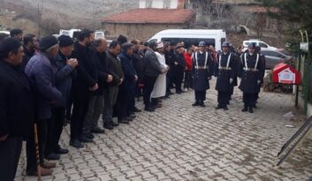 Uzman Çavuş gözyaşlarıyla uğurlandı