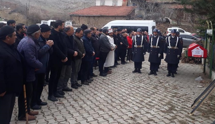 Uzman Çavuş gözyaşlarıyla uğurlandı