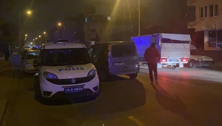 Abisini ve kuzenini tüfekle vurdu