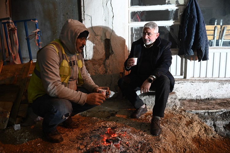 Esnaf için gece mesaisi yapıyorlar
