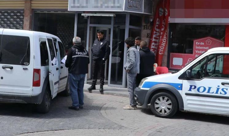 Otel odasında ölü bulundu!