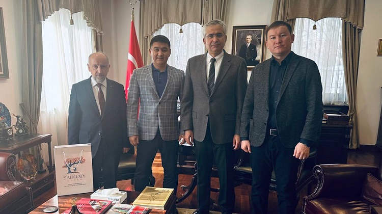 500 bin dolarlık bağış yapacaklar