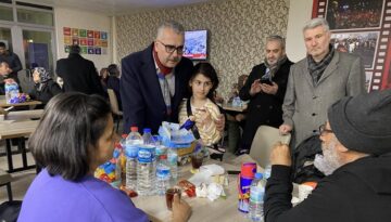 Başkan depremzedeleri ziyaret etti